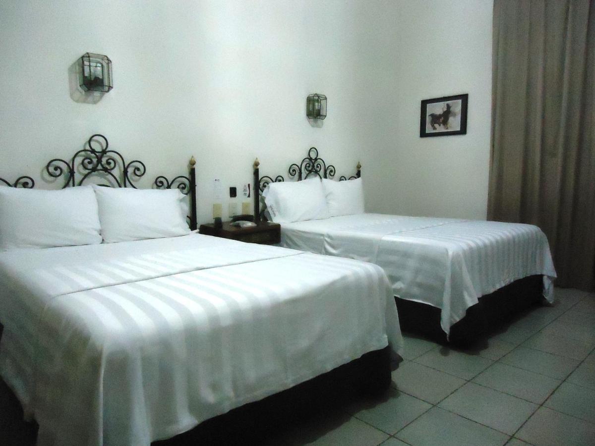 Hotel Concierge Plaza Colima Exterior photo